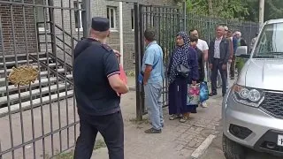 Очередной рейд прошёл у рынка «Темерник» в Ростове — силовики продолжают наводить порядок в районе, который губернатор Слюсарь ранее называл рассадником преступности, контрафакта и нелегальной миграции.