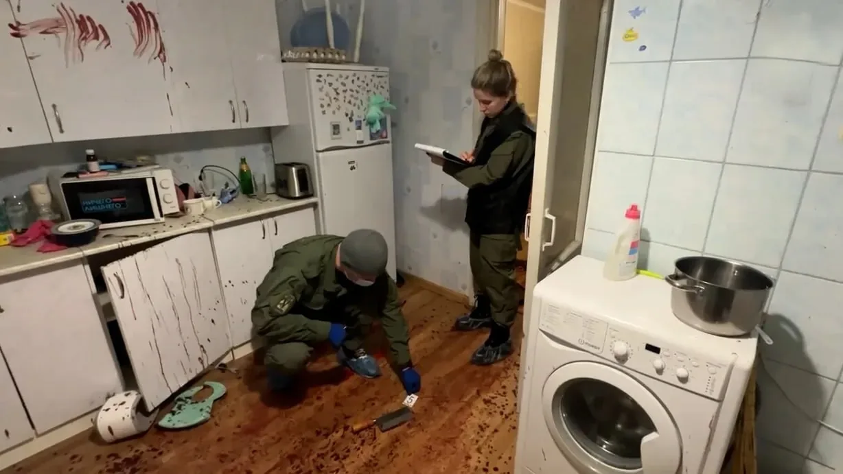 Пьяная пенсионерка ударила ножом сожителя дочери в Ростовской области — возбуждено дело о покушении на убийство.