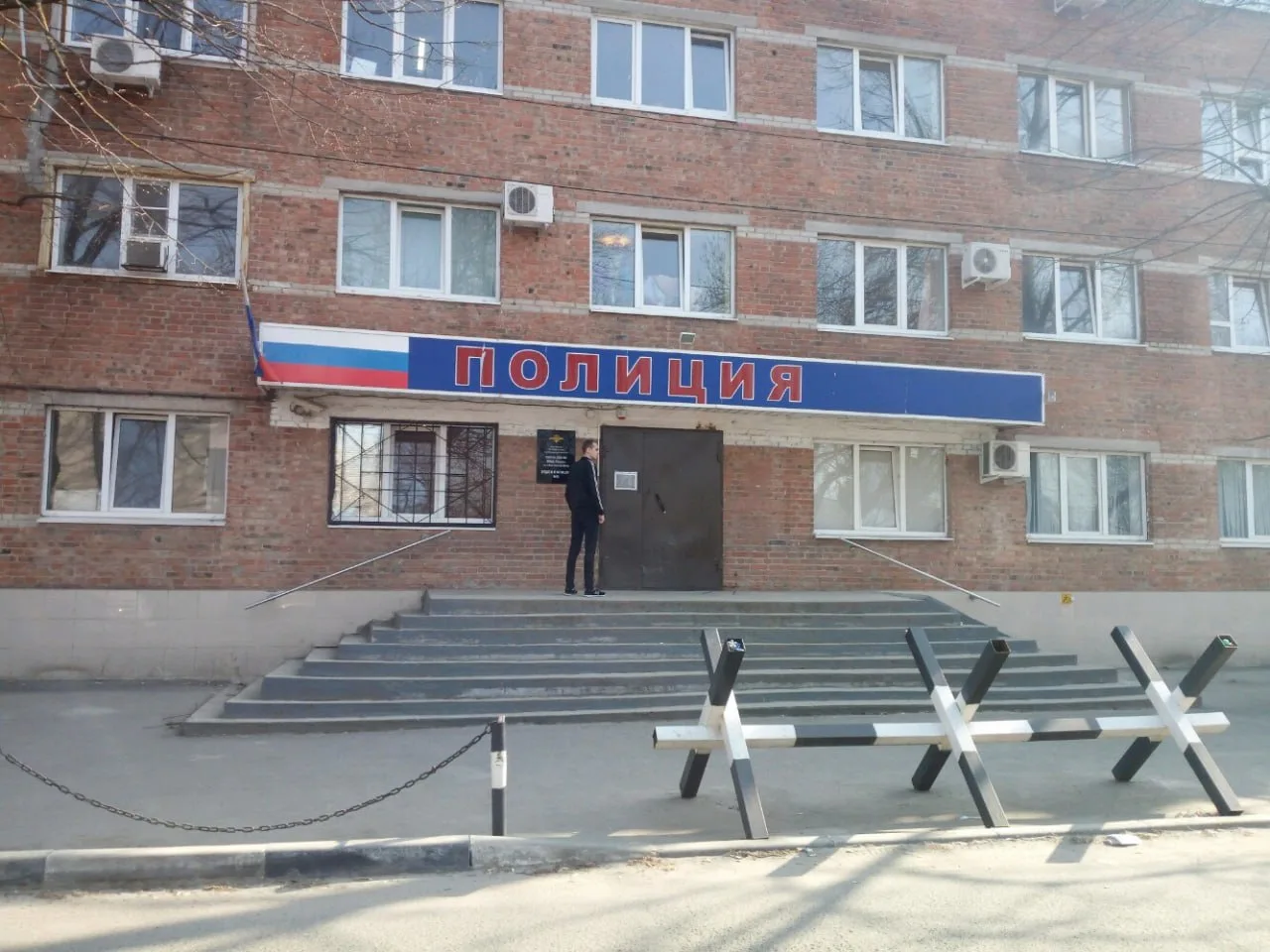 16-летнего студента задержали при попытке поджечь полицейские машины в Ростове — подросток выполнял задание после общения с мошенниками.