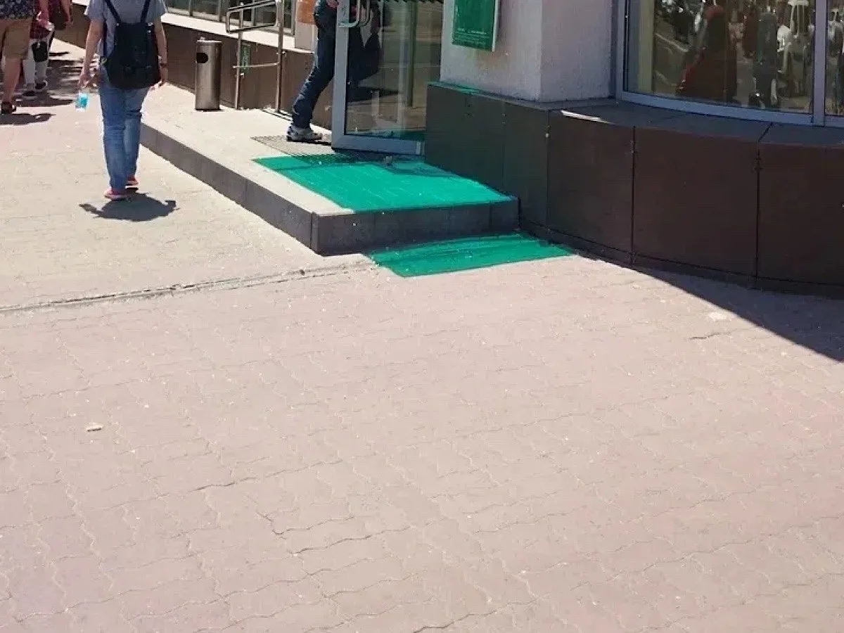 В Ростове мужчину ранили ножом на Будённовском проспекте.