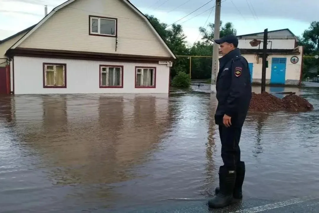 Сильные дожди 22 сентября грозят подтоплениями и сбоями коммунальных служб в семи районах Ростовской области.