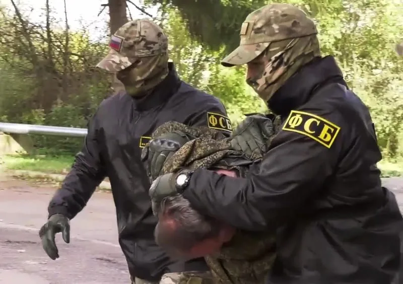 16 лет колонии получил житель Ростовской области за передачу Украине координат российских военных объектов и участие в террористической организации.