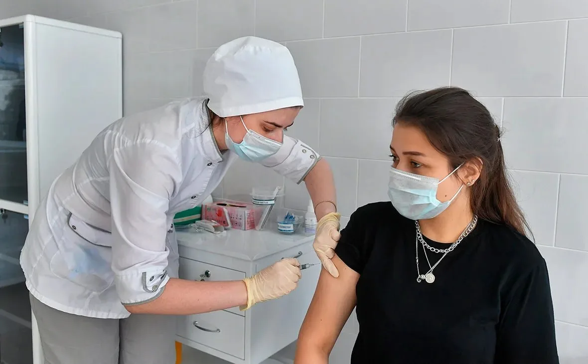 60% жителей Ростовской области хотят привить от гриппа этой осенью — власти рассчитывают сформировать коллективный иммунитет.
