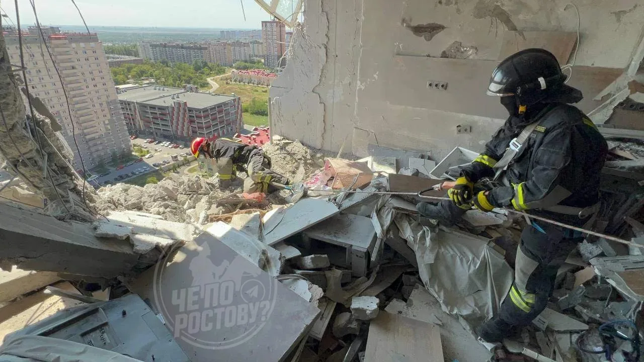 Окна в пострадавших от атак БПЛА домах Ростова восстановят только к концу октября — отопление дадут, но в квартирах может быть холодно.