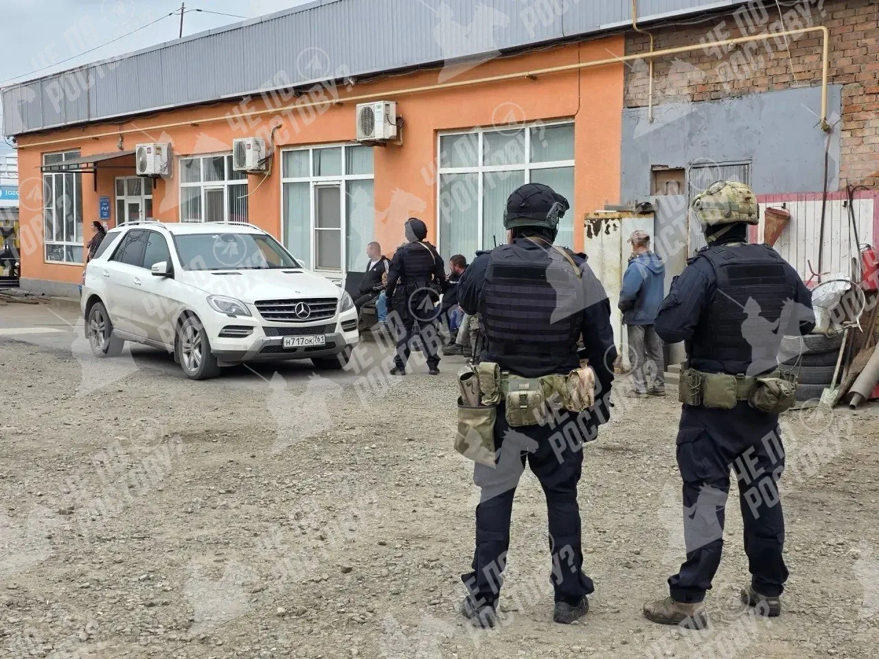 Лидера дагестанского землячества Таганрога и ещё нескольких человек подозревают в махинации с 250 млн рублей «гуманитарки для бойцов СВО» — схему с фиктивной помощью придумали, чтобы уйти от налогов при строительстве молельного дома.