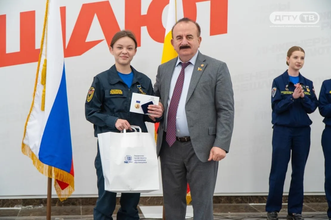 Студент медколледжа вынес пенсионера из пожара в Ростове.