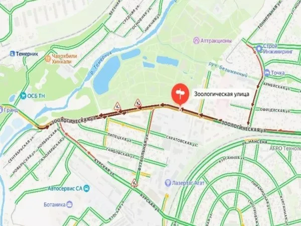 В Ростове из-за аварии на Зоологической перекрыли полосу движения.