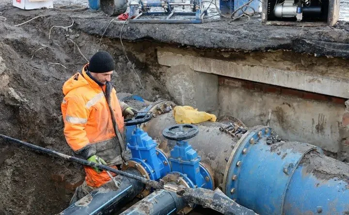 Арбитражный суд Ростовской области отказал министерству ЖКХ в иске к подрядчику и заказчику водовода за 271 млн рублей, который построили, но не ввели в эксплуатацию.