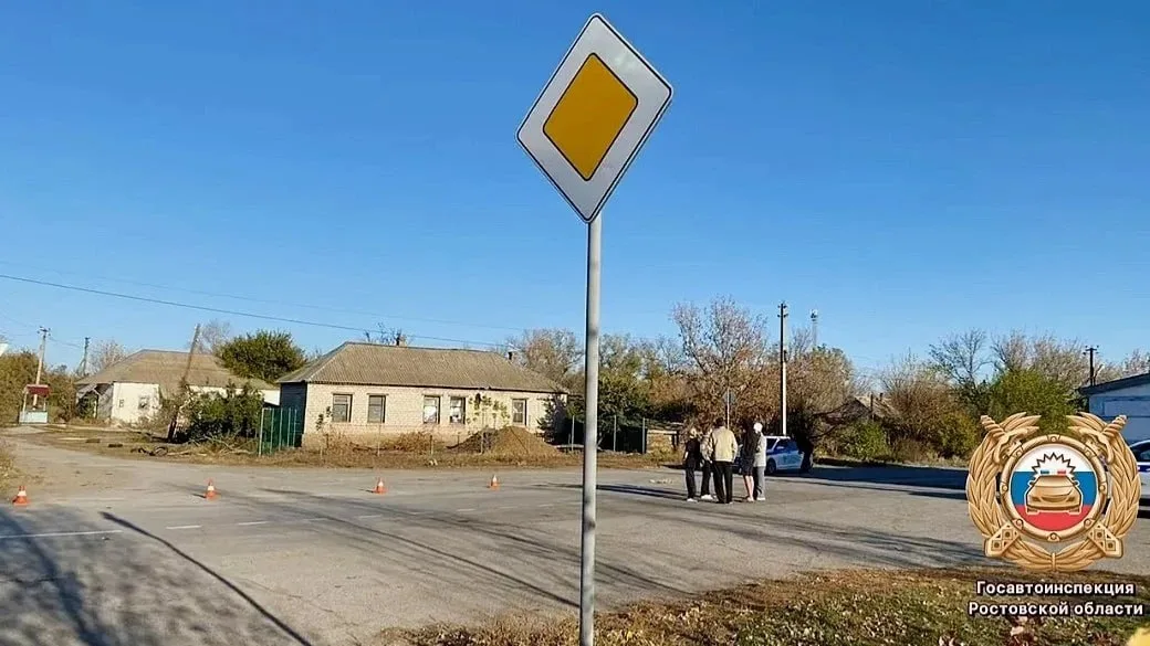 16-летний подросток погиб на питбайке в Ростовской области — его 17-летний друг без водительских прав не справился с управлением и врезался в стену дома.