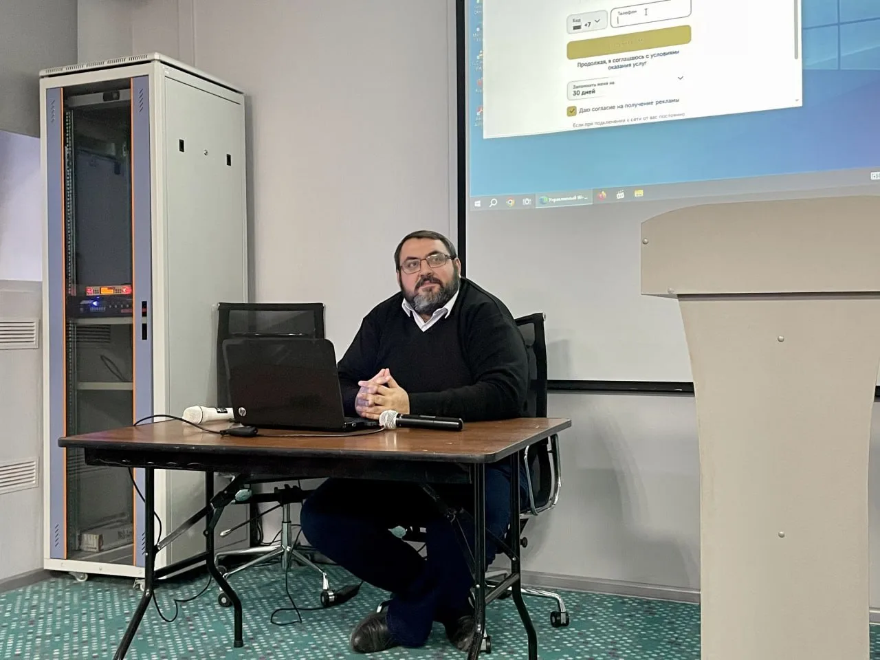 В Ростове сорвали встречу сторонников партии «Яблоко», посвящённую Дню памяти жертв политических репрессий — мероприятие продлилось всего пять минут, а большинство собравшихся оказались подростками.
